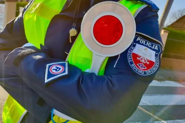 20-latek driftował pod marketem w Zambrowie. Stracił prawo jazdy na 3 miesiące