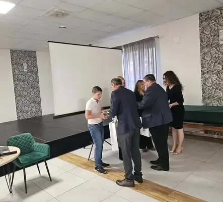 Krzysztof Michalski z klasy Va zwycięzcą konkursu na logo Nocnego Marszu Pamięci w Czerwonym Borze