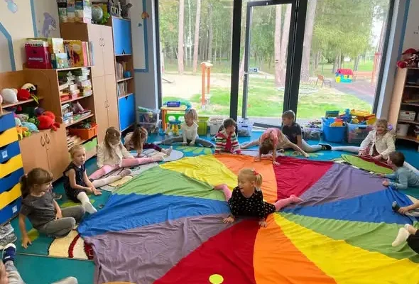 Dzień Kropki w przedszkolu w Szumowie – święto kreatywności i odkrywania talentów