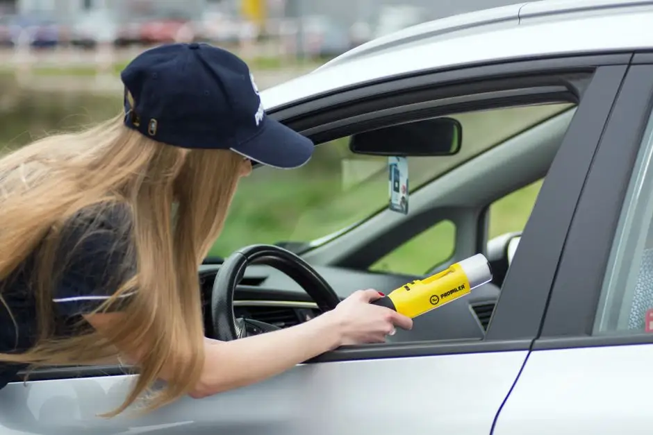 Poniedziałkowa akcja policji w powiecie zambrowskim: dwóch pijanych kierowców i nietrzeźwy na hulajnodze