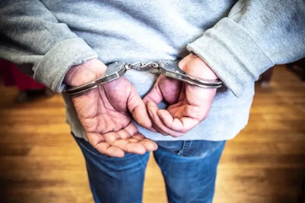 Policja w Zambrowie zatrzymała dwóch mężczyzn z narkotykami. Jeden był poszukiwany