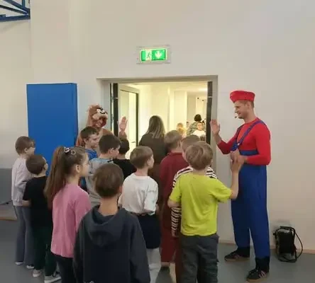 Teatr uczy bezpieczeństwa – spektakle profilaktyczne w szkole