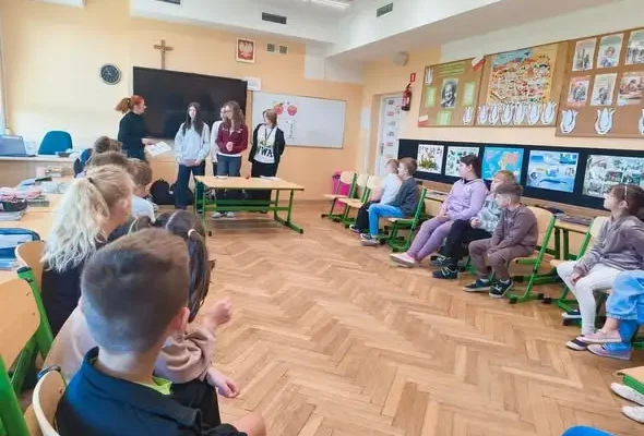 Matematyka na wesoło: warsztaty o ułamkach w Szkole Podstawowej nr 4 w Zambrowie
