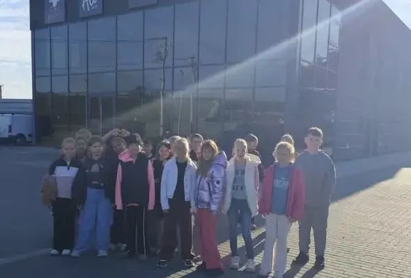 Uczniowie z Szumowa odwiedzili zakład piekarniczy SMART FOODS INTERNATIONAL