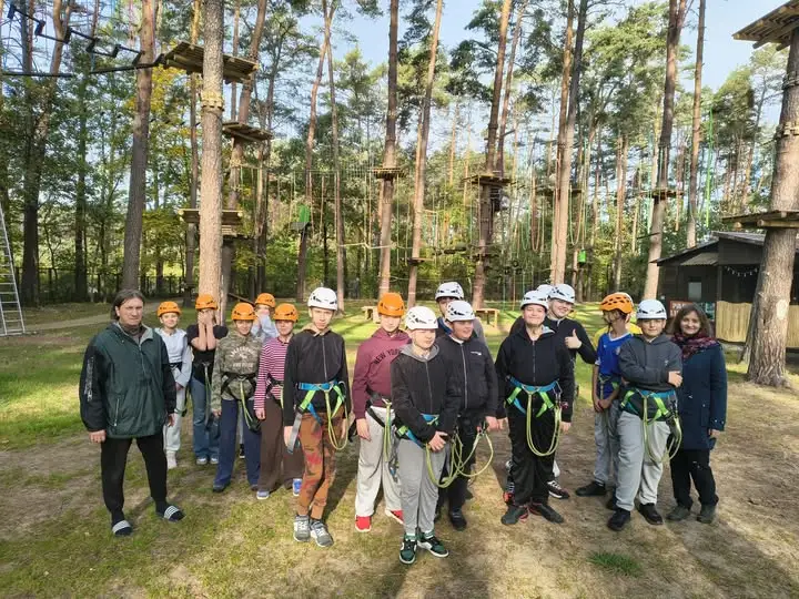 Klasa 7C z Zambrowa zdobyła park linowy w Broku