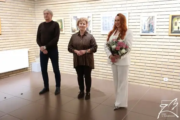 Iwona Szymańska po raz pierwszy solo. Wernisaż „Moich Zakamarków” w Zambrowie